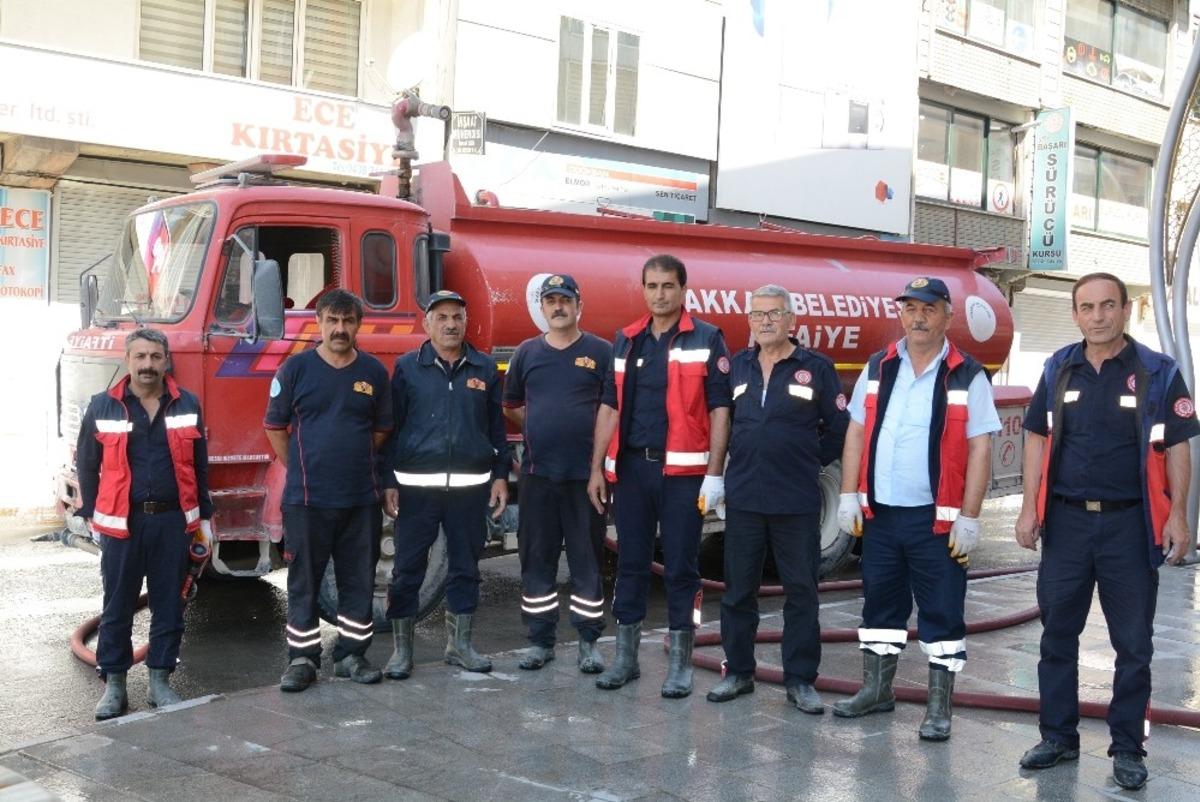 Hakkari belediyesi bayramda yoğun &ccedil;alıştı
