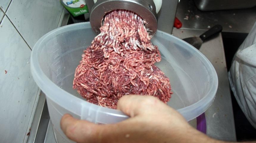 Bayburt&rsquo;ta kasapların kıyma mesaisi