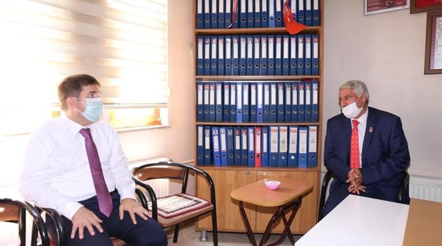 Vali Sarıibrahim Şehit ve Gazi Aileleri Derneğine bayram ziyaretinde bulundu