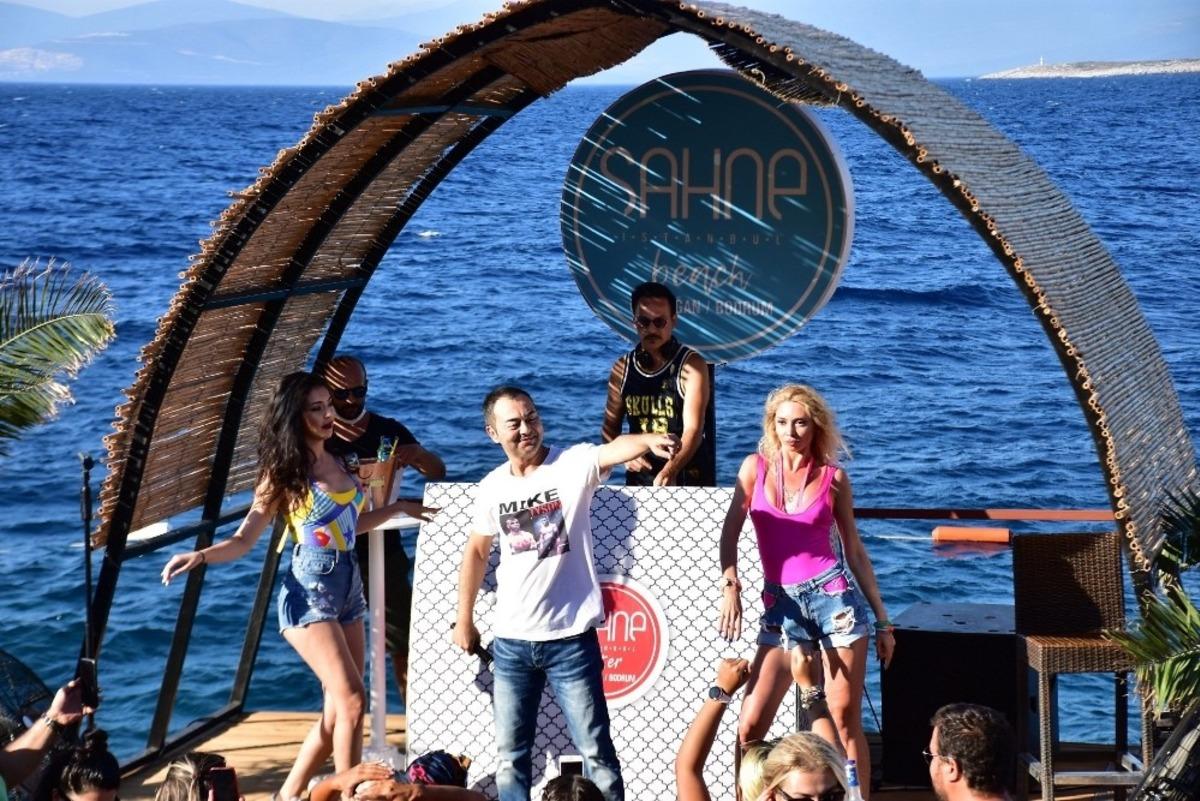 Serdar Orta&ccedil; bayram konserine 25 yılın &ouml;zetini sığdırdı