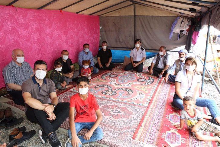 Vali Sonel, mevsimlik fındık işçilerini ziyaret etti G3