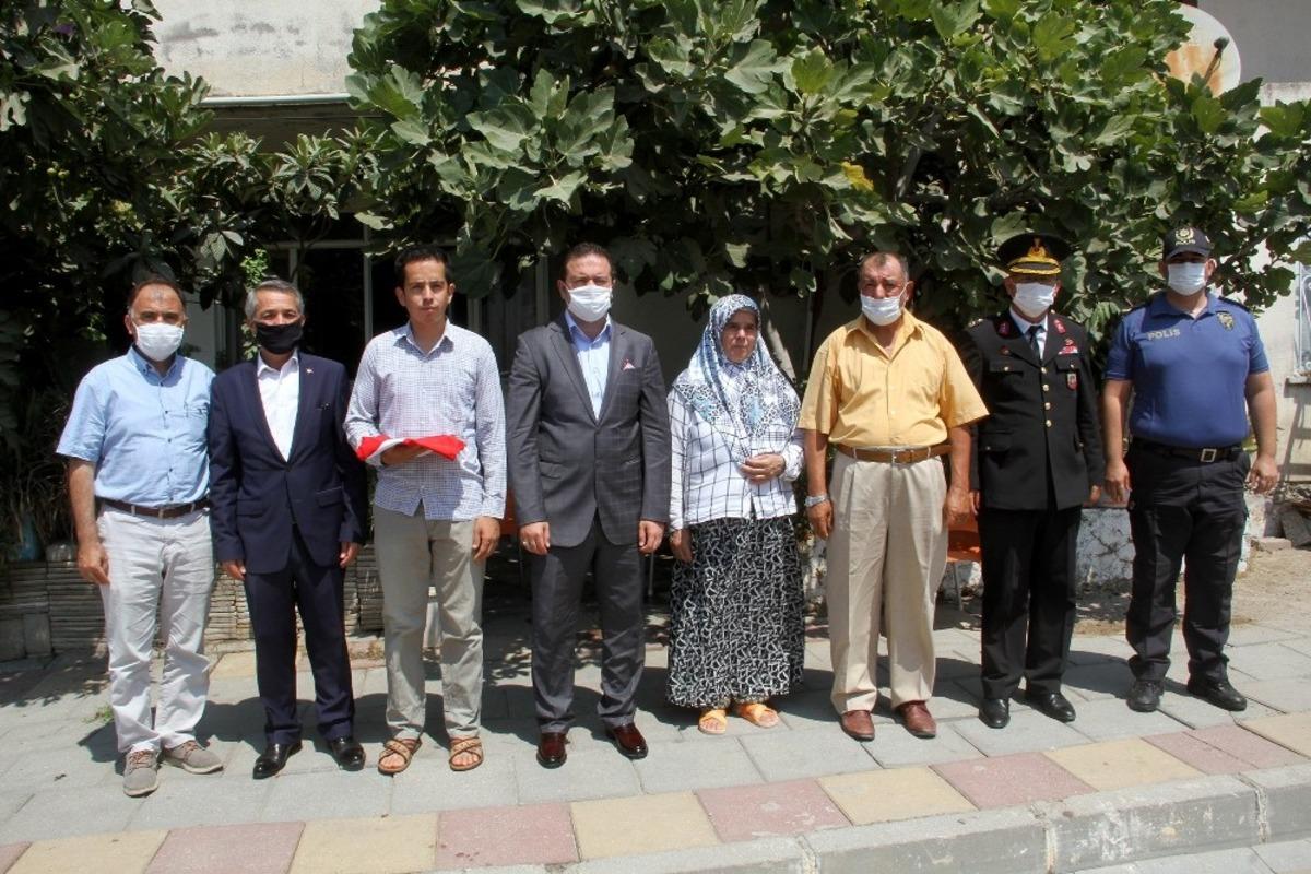 Kaymakam Fırat  şehit ailelerine bayram ziyareti