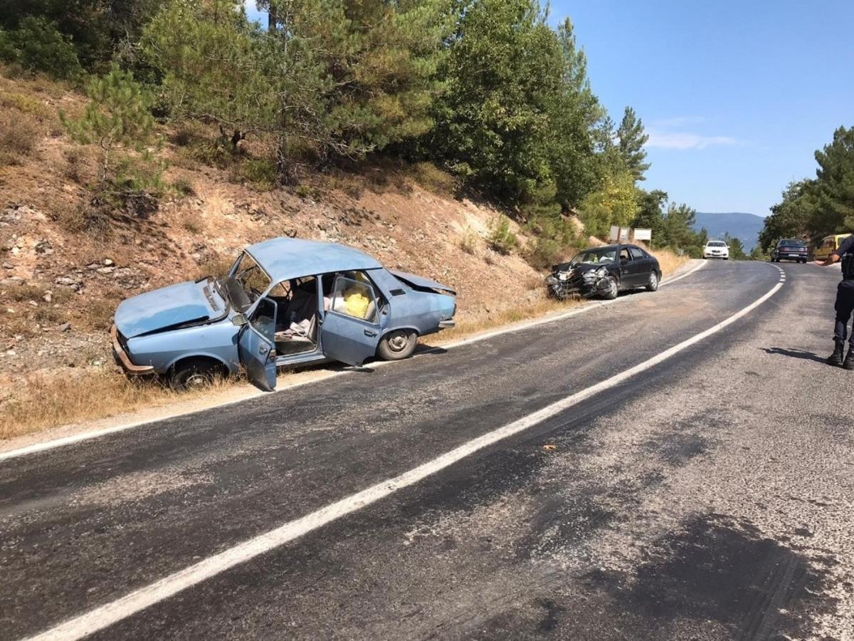 &Ccedil;anakkale Yenice&rsquo;de trafik kazası: 2 yaralı