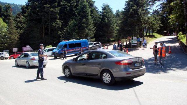 Gölcük ve Abant'a akın ettiler! Araba park edecek yer kalmadı