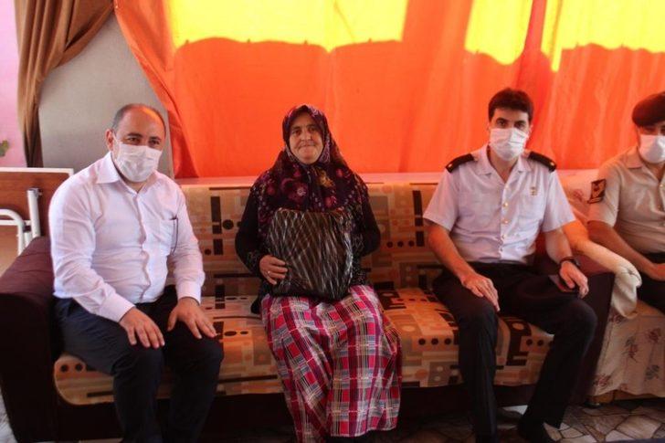 Kaymakam Sağlam’dan, şehit yakınları ve gazilere bayram ziyareti G3