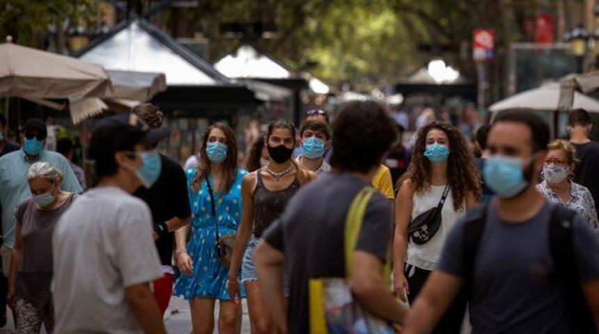 İngiltere’de 50 yaş üstü kişilere sokağa çıkma yasağı gelebilir