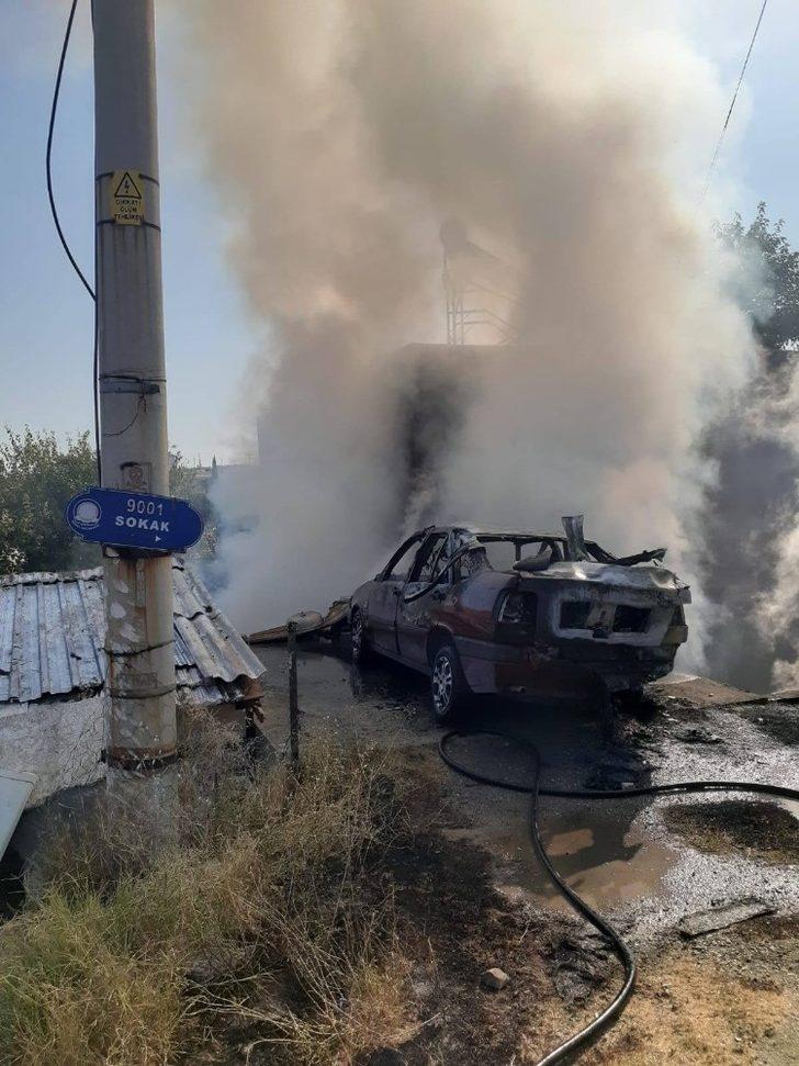 Odunlukta çıkan yangın otomobile sıçradı G3