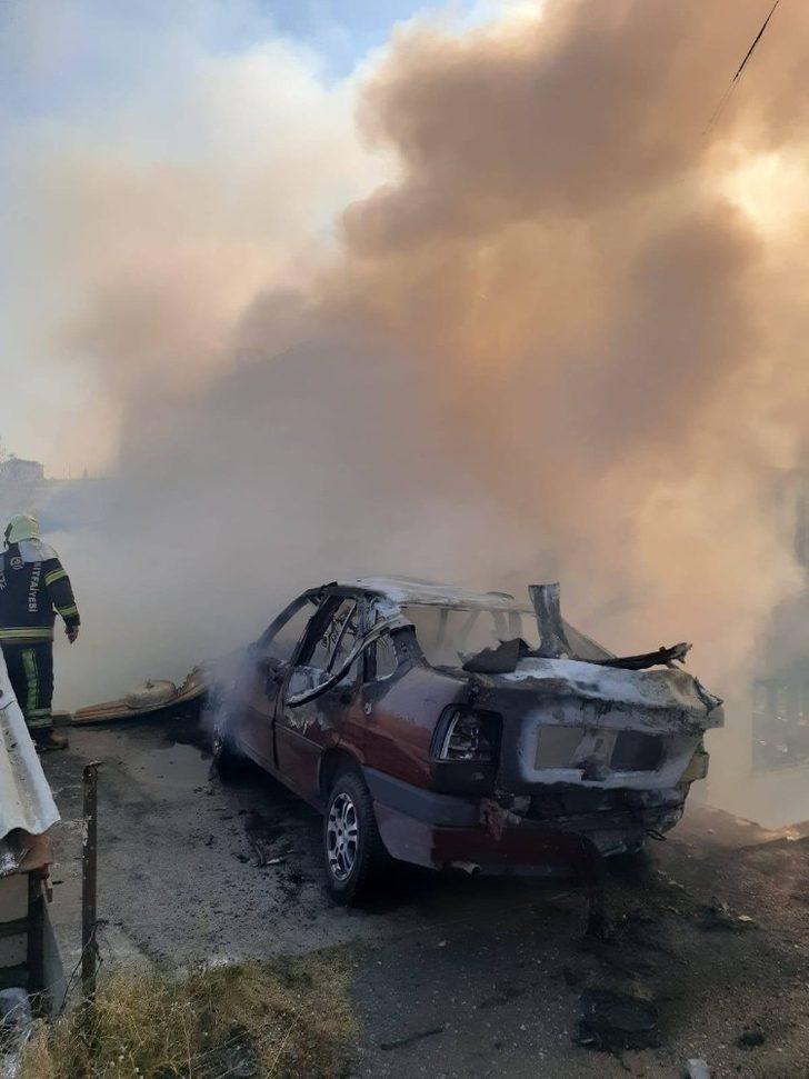 Odunlukta çıkan yangın otomobile sıçradı G4