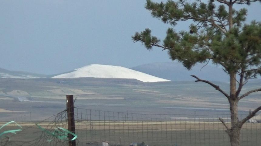 Ağustos ayında dikkat çeken görüntü! Beyaza bürüdü