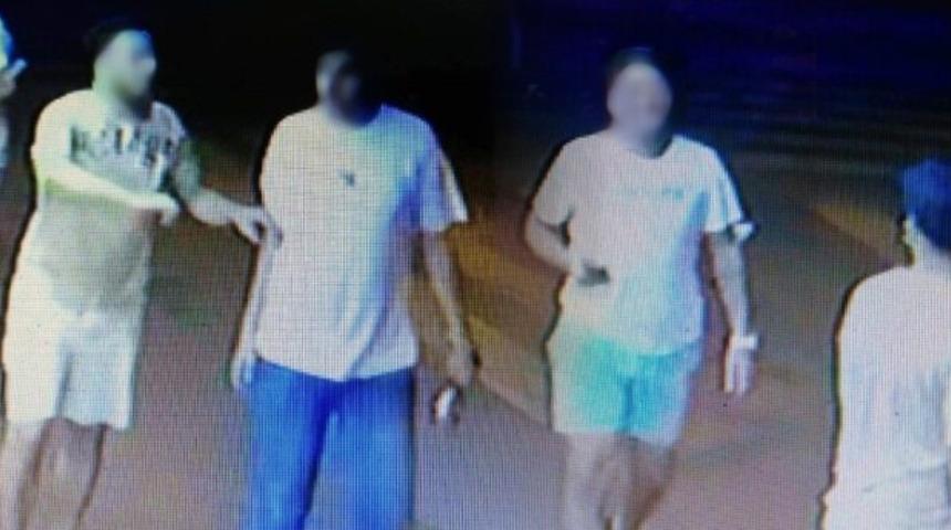 Balıkesir'de minib&uuml;ste maske tartışması kanlı bitti! S&uuml;r&uuml;c&uuml;y&uuml; başından bı&ccedil;akladılar