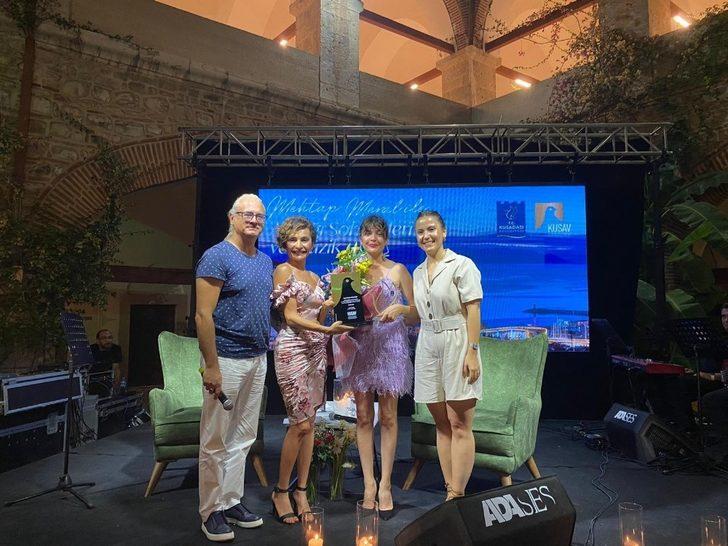 Ay ışığı sohbetlerinin bu haftaki konuğu ünlü oyuncu Gonca Vuslateri oldu G1