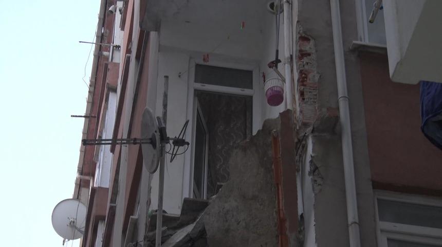 Bahçelievler'de yıkım kararı olan binanın balkonu çöktü: 1 ölü