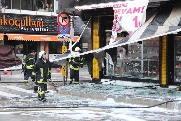 Yangın çıkan iş yerinde büyük çapta maddi hasar oluştu G5