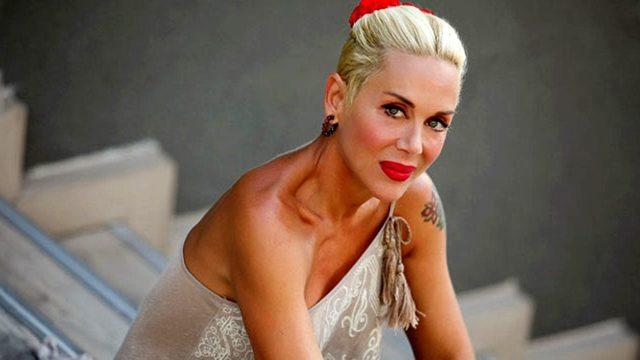 Billur Kalkavan leopar desenli bikinisiyle poz verdi