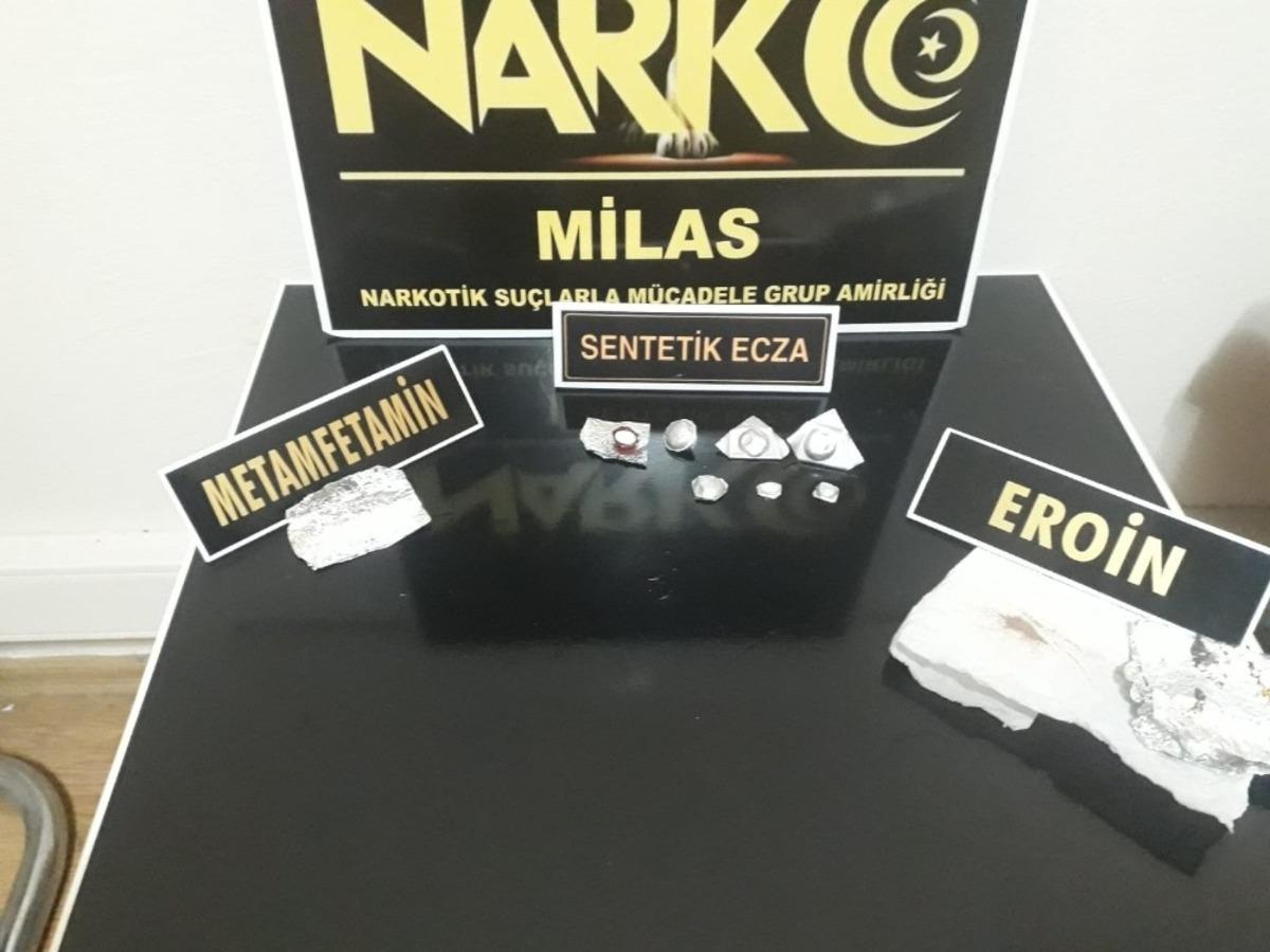Otomobilden uyuşturucu &ccedil;ıktı, s&uuml;r&uuml;c&uuml; tutuklandı