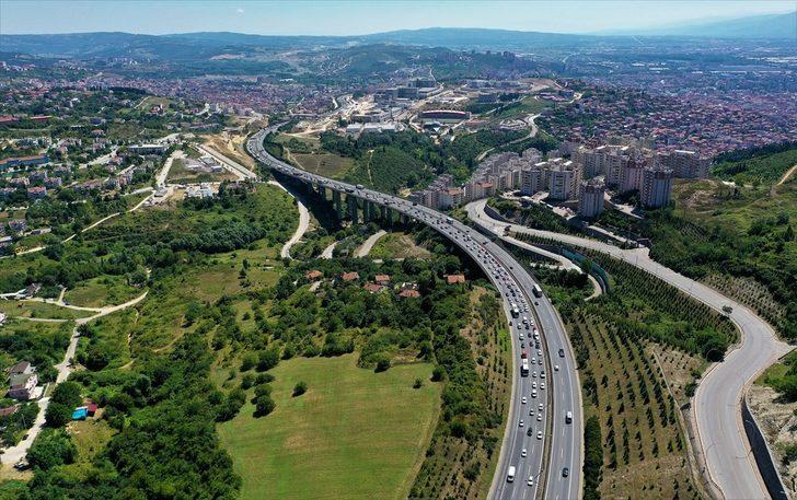 Dönüşe geçen tatilciler Anadolu Otoyolu'nda yoğunluk oluşturuyor G2