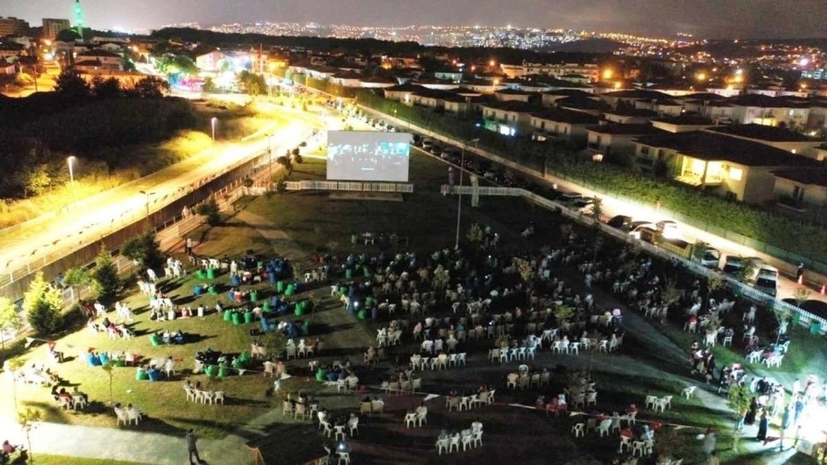 Kartepe&rsquo;de a&ccedil;ık havada sinema keyfi yaşandı