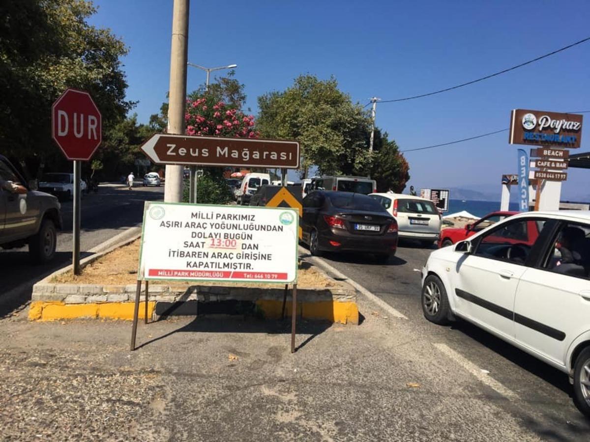 Kuşadası milli parkında yoğunluk bayramın son g&uuml;n&uuml; de devam ediyor