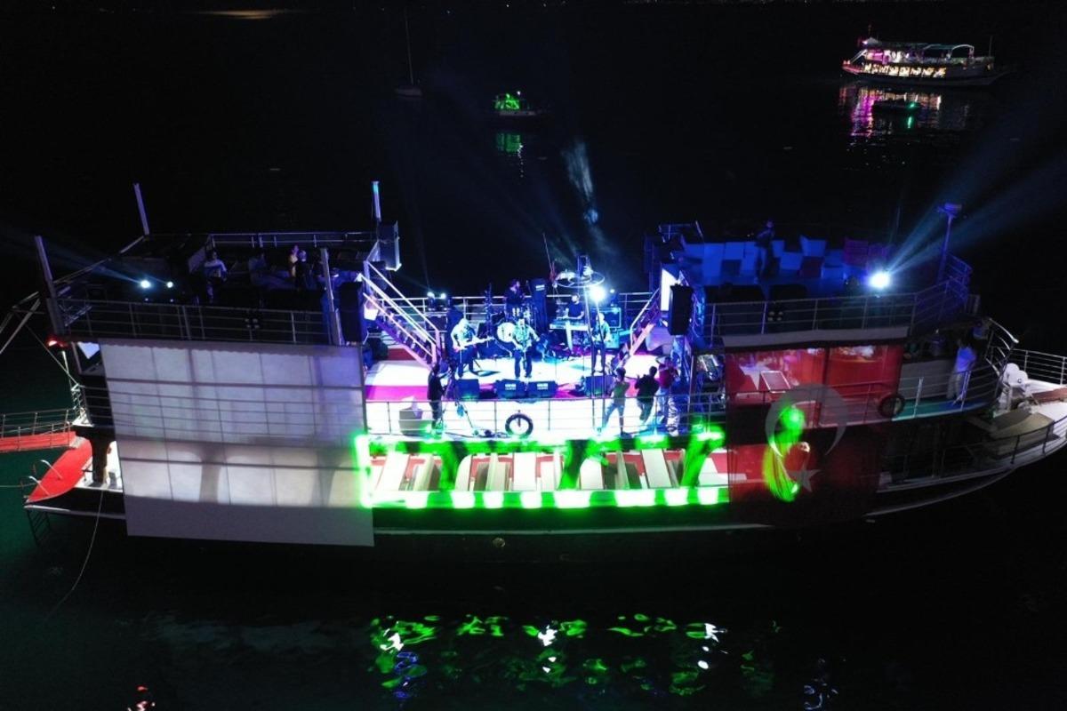 Necati ve Saykolar Didim&rsquo;i coşturdu