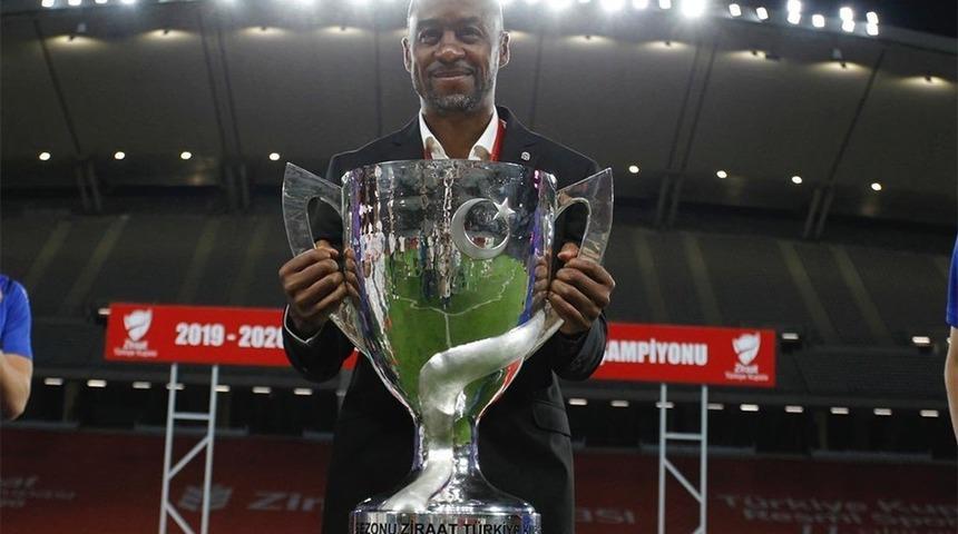 Chelsea'den Eddie Newton'a tebrik mesajı