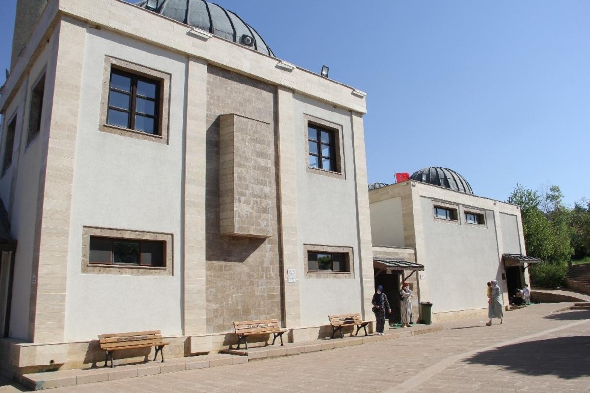 Eğil&rsquo;de tarihi mekanlar ve baraj g&ouml;l&uuml; ziyaret&ccedil;i akınına uğradı