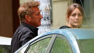 Sean Penn 31 yaş küçük sevgilisi Leila George ile evlendi