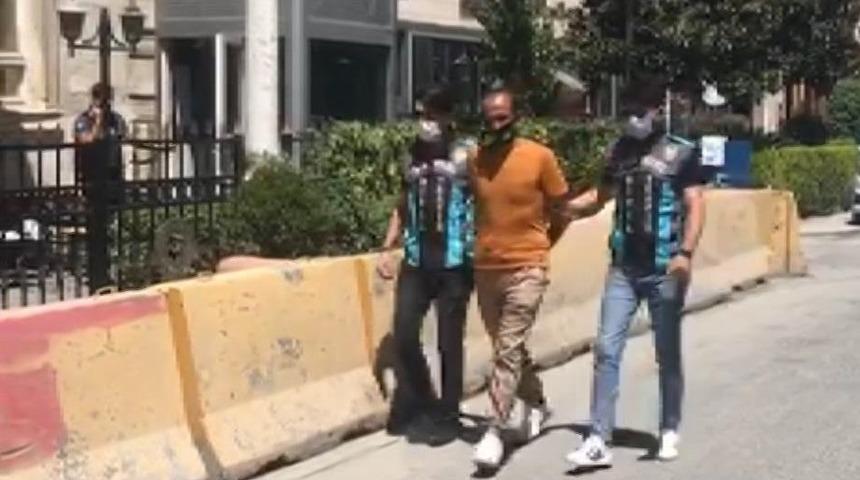 Taksim&rsquo;de değnek&ccedil;ilik yapan şahıs yakalandı