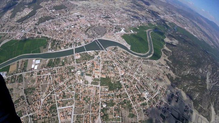 Yamaç paraşütçülerinden bayram uçuşu G1