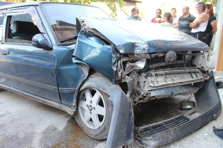 Bir anlık dalgınlıkla dükkana daldı: 2 yaralı G4