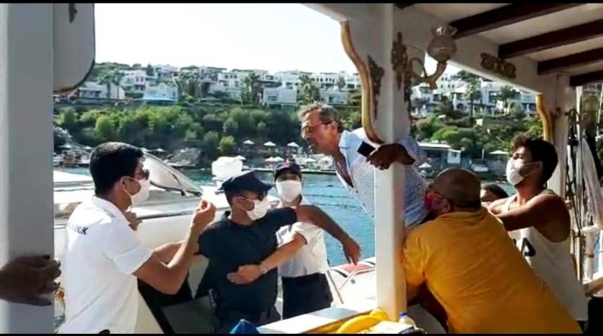 Fazla yolcu alan tekneye Sahil G&uuml;venlik ekipleri m&uuml;dahale etti