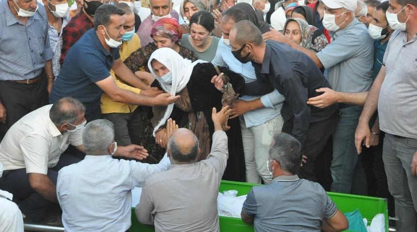 Y&uuml;ksekova&rsquo;daki kazada &ouml;lenler g&ouml;zyaşları arasında toprağa verildi