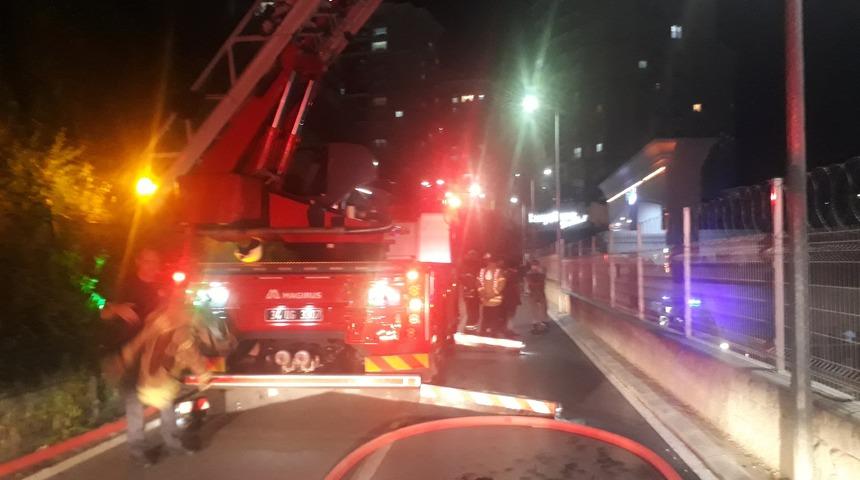 Başakşehir&rsquo;de 15 katlı binada korkutan yangın