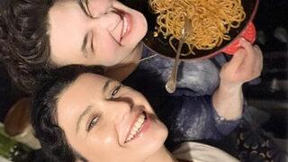 Esra Dermancıoğlu'ndan Beren Saat paylaşımı: Bu gece meleğime makarna yaptım