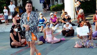 Kadınların eylemine katılmak isteyen Murat Övüç kovuldu