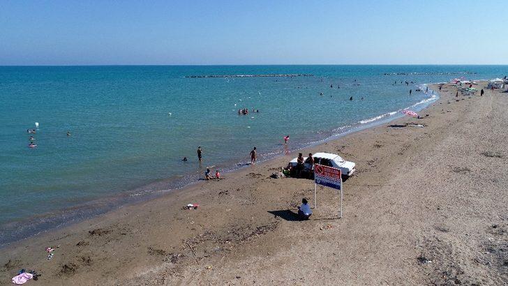 3 dilde tabela astılar ama... Tehlikeyi bile bile denize giriyorlar G2