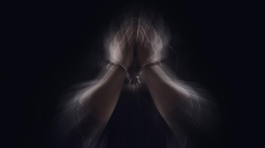  Fransa'da kadına şiddet uygulayan erkeklere elektronik bileklik takılacak