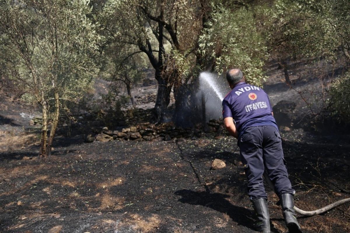 İtfaiye Daire Başkanı Adanır; "Yangın s&ouml;nd&uuml;rme ve soğutma &ccedil;alışmaları s&uuml;r&uuml;yor"