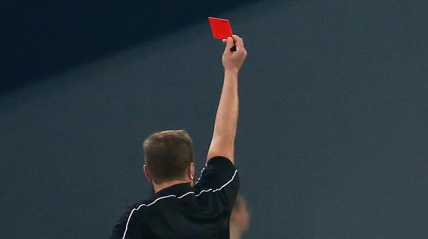 İngiltere'de flaş karar! Öksürüğe kırımızı kart...