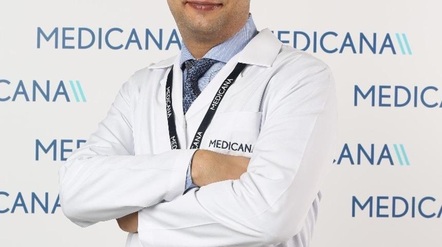 G&ouml;z kapağı estetiği ile daha dinamik g&ouml;r&uuml;n&uuml;n