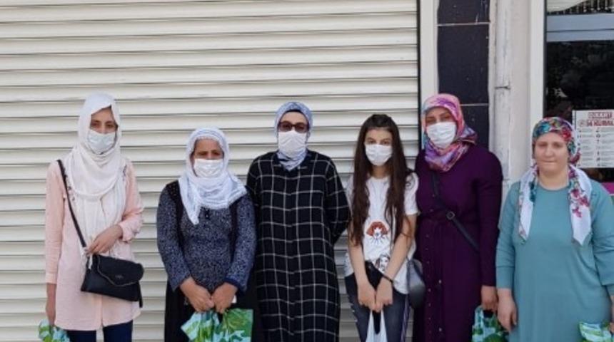 Kestikleri 51 kurbanı 400 aileye dağıttılar