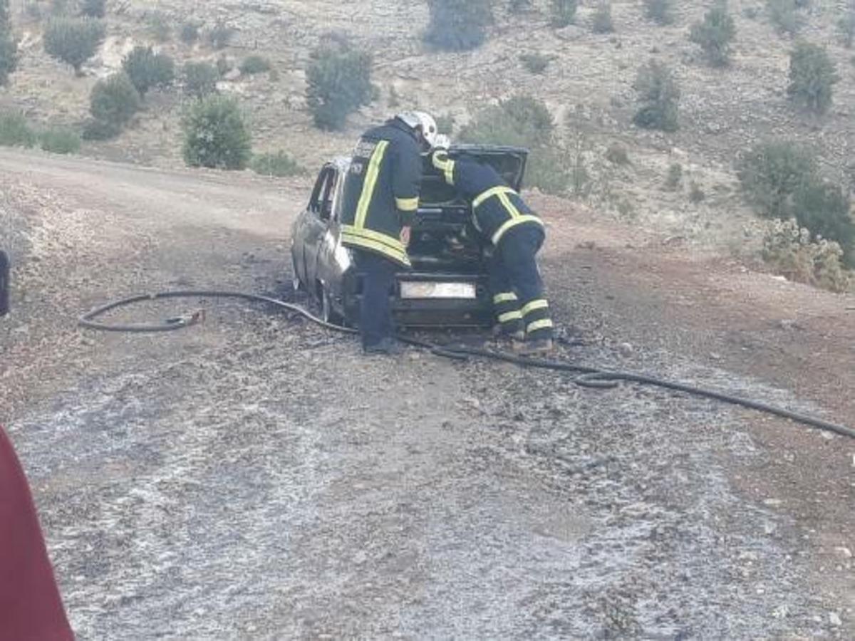 Alev alan otomobil k&uuml;le d&ouml;nd&uuml;