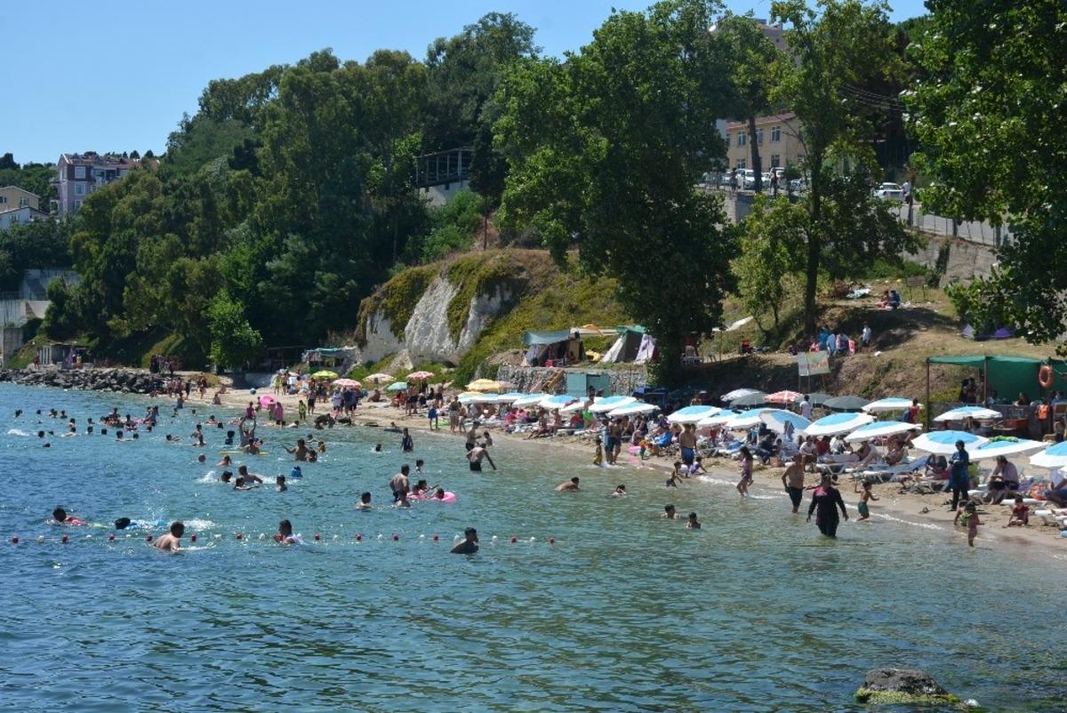 Sinop&rsquo;ta plajlar bayram tatilinde doldu taştı