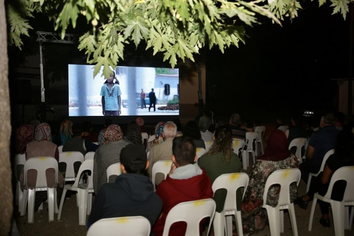 Erdemli&rsquo;de yazlık sinema keyfi bayramda da devam etti
