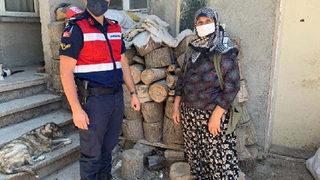 Çığlıkları duyup koştu! Yaşlı kadını astsubay kurtardı