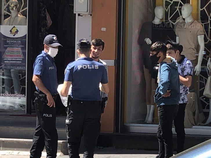 Kars’ta polis maske dağıttı, sosyal mesafe uyarısında bulundu G2