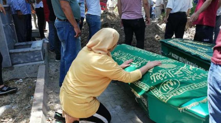 Acı kare! Yan yana toprağa verildiler