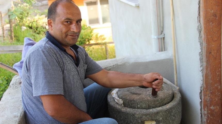 Geleneksel el değirmenleri hala kullanılıyor