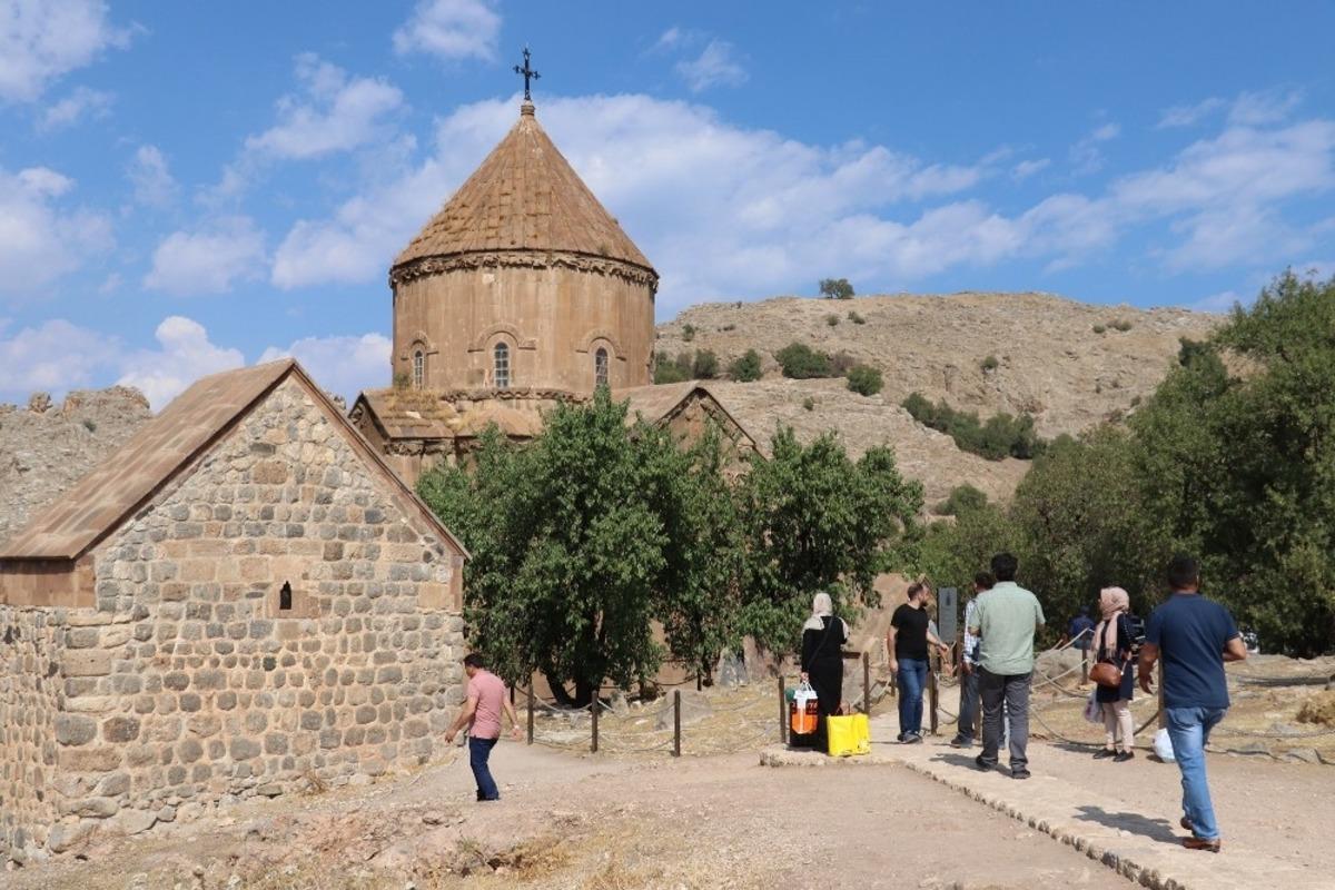 Bayramda Van&rsquo;ın m&uuml;ze ve &ouml;ren yerlerine ziyaret&ccedil;i akını