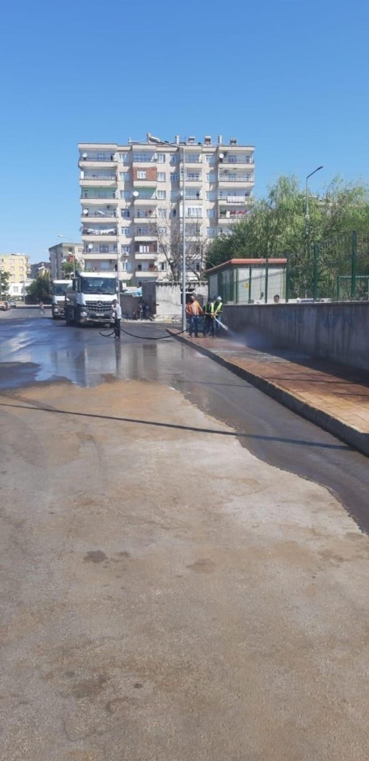 Bağlar&rsquo;da Kurban Bayramı sonrasında cadde ve sokaklar dezenfekte edildi