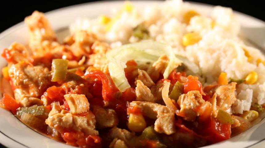 Tavuk sote tarifi: Yumuşacık etler ve sebzelerin uyumu